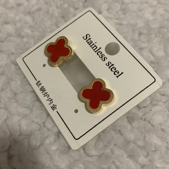 Red and Gold Clover Earrings - Picture 12 of 16